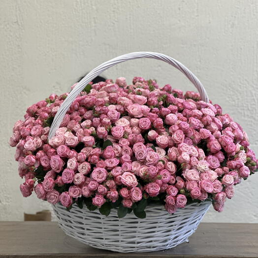 Огромная корзину кустовых роз 251 шт
