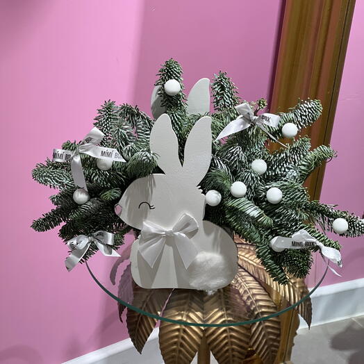 Композиция зимняя в кашпо Зайчик