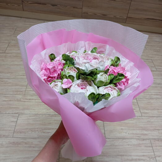 Букет розовых пионов