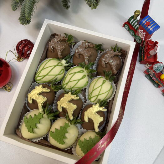 Жаңа жылдық бокс шоколадталған құлпынаймен