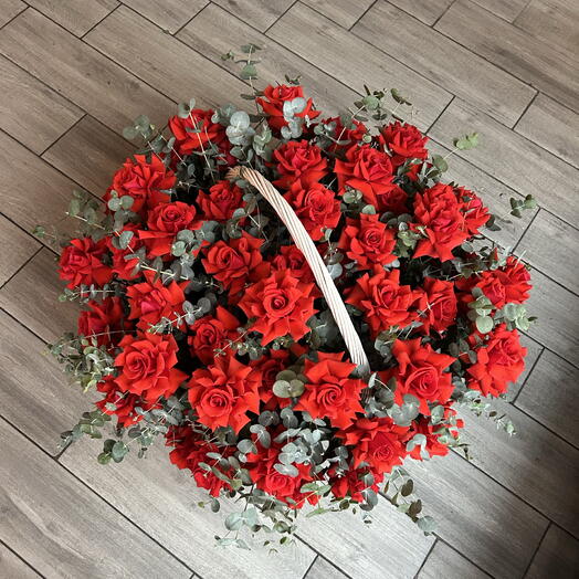 Корзина с розами Нина