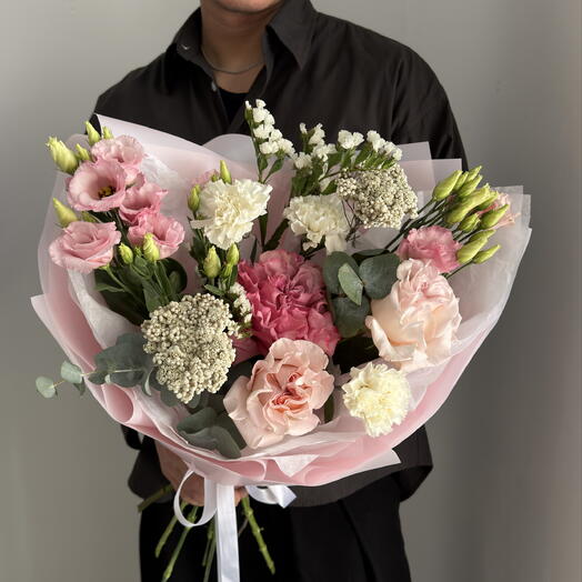 Букет Classy Pink - эустома, французские розы, гвоздики и озотамнус