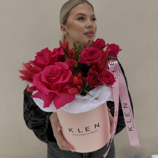 Цветы в коробке: кустовые и французские розы💕