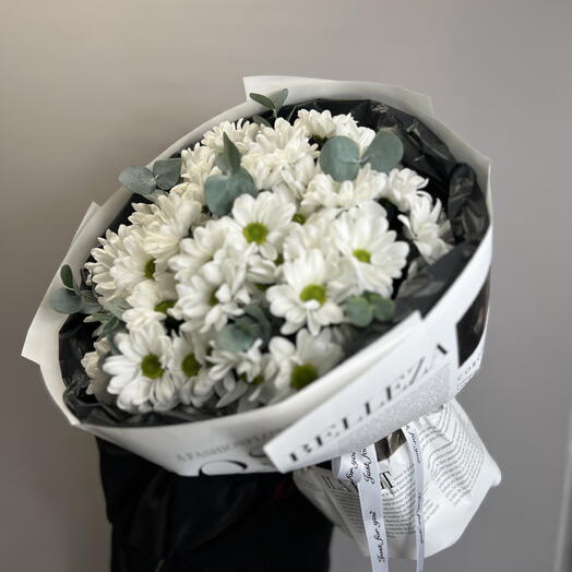 Стильный букет из ромашек и эвкалипта 🍃