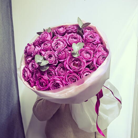 Букет из пионовидных роз с эвкалиптом 💗