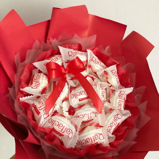 Сладкий букет из конфет премиум класса Raffaello