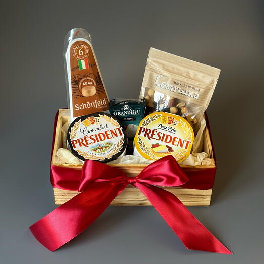 Подарочный набор «Сыр и орехи»: подарок для родных и близких на праздник, день рождения, юбилей