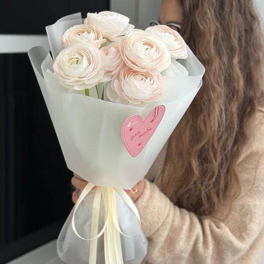 Моно - букет из 7 ранункулюсов