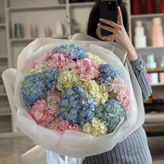 Букет из 15 гортензий