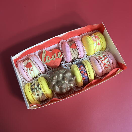 Набор макарон в подарок на День влюбленных