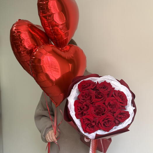11 красных французских роз и шары сердце