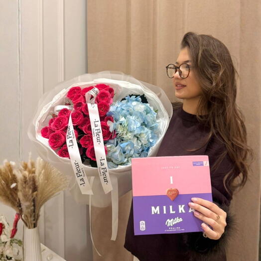 Сладкий комплимент» — кустовые розы, гортензия и Milka