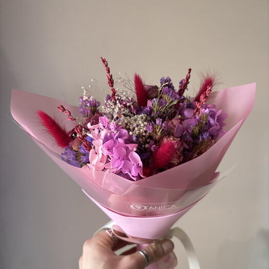 Букет из сухоцветов ярко-розовый