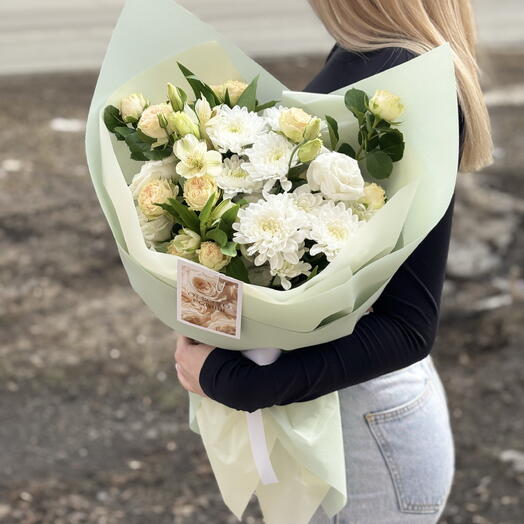 Весенний букет кустовая роза эустома