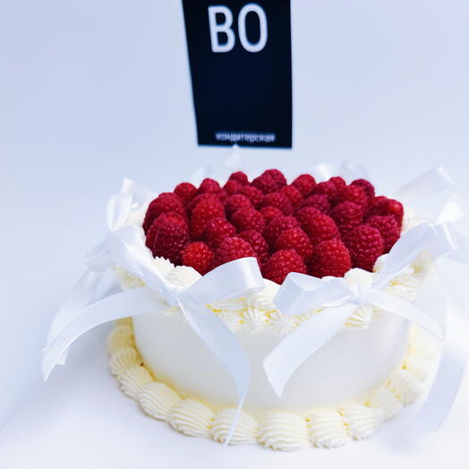 Торт Ламбет с малиной и бантиками