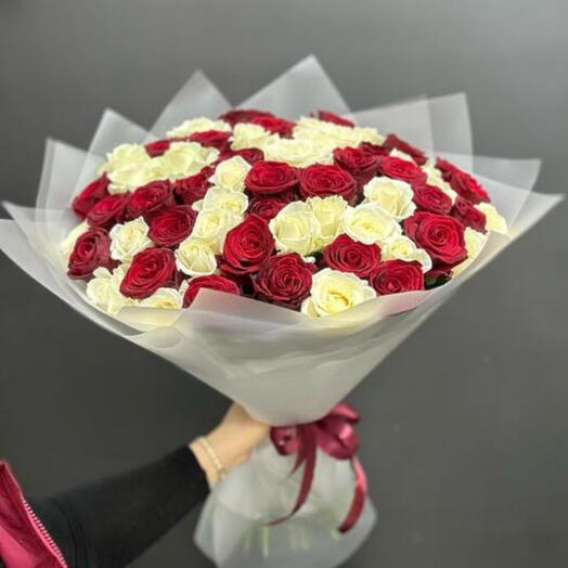 Букет из 51 красно-белой розы 🌹