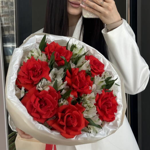 Французские розы и альстромения