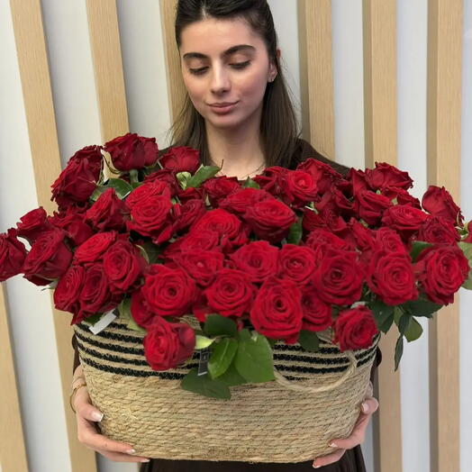 101 Роза в вязанной корзине 🌹