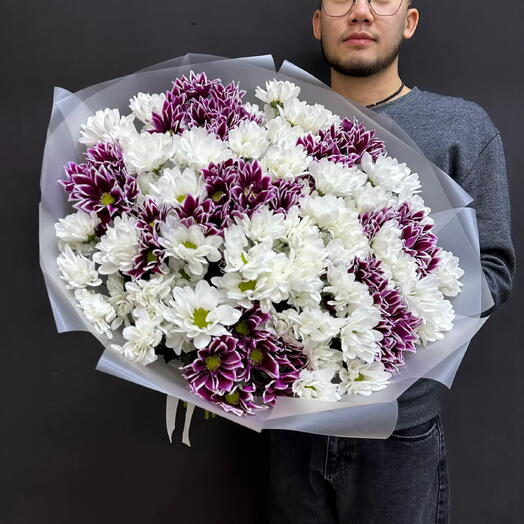 Прекрасный букет микс из 19 кустовых хризантем
