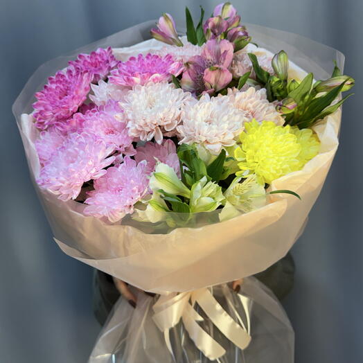 Стойкий букет из цветных хризантем и альстромерий🌸💗