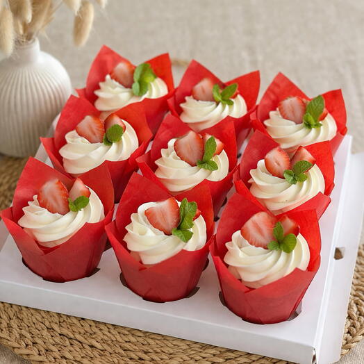 Капкейки с клубникой и мятой