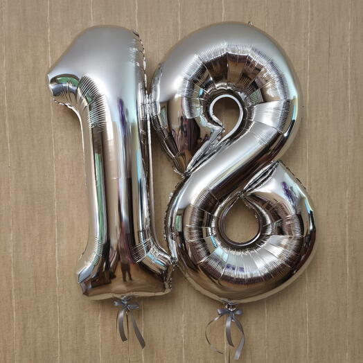 Цифры 18 серебро