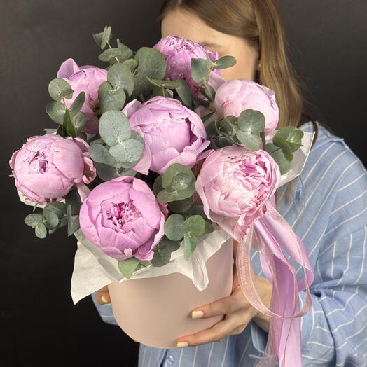 Ароматный пионы в коробке