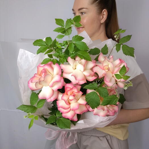 🌿 Авторский букет из французских роз и листьев Малины🌿