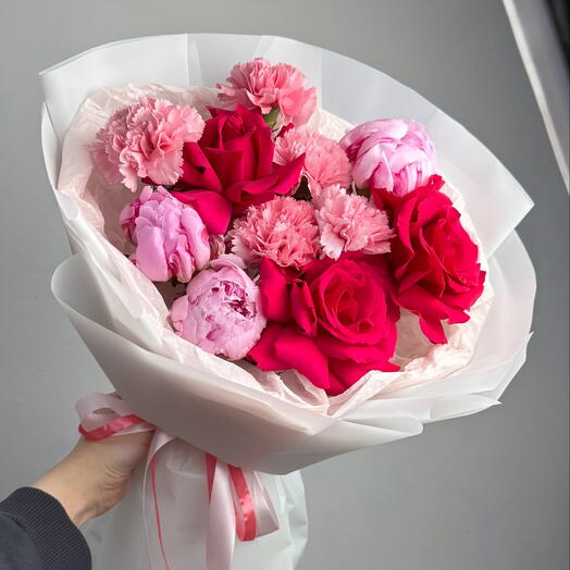 Малиновые розы с пионами 🌸