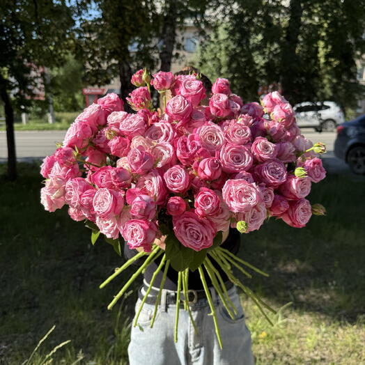 Букет из кустовых роз 25 штук