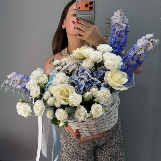 Корзина с цветами