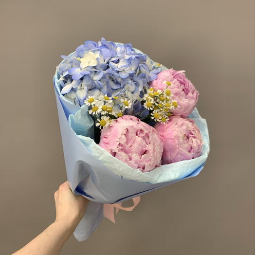 Мини букет с пионами 2