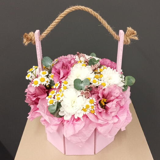 Композиция с хризантемой, эустомой и ромашками 🌸