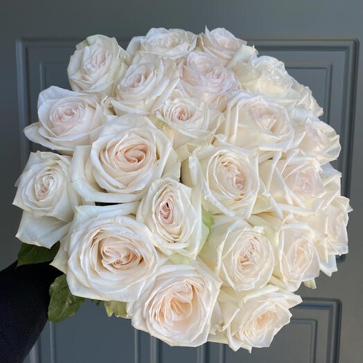 Ароматный букет из 23 роз White O Hara