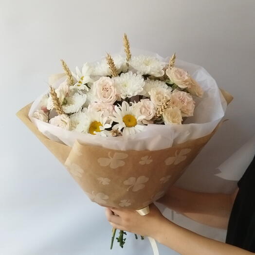 Летний букет с хризантемой и колосками