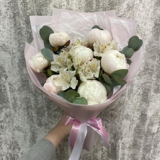 Букет из 9 пионов Гардения