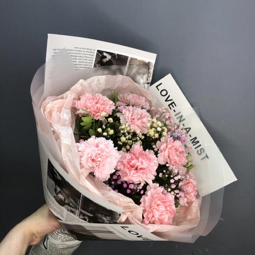 Розовые диантусы с гипсофилой🌸