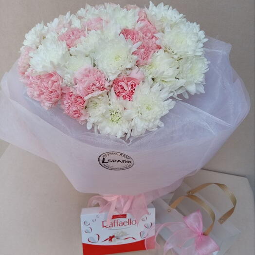 "Gentle Cloud" bouquet: 19 dianthuses and 8 chrysanthemums with Raffaello