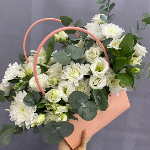 Корзинка крафт из эустомы,хризантем,роз,альстромерии