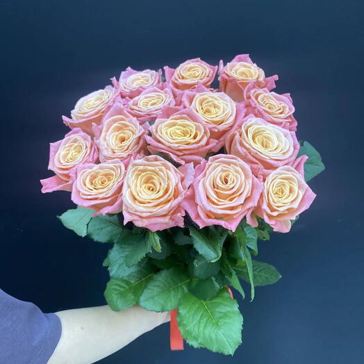 Букет из 15 роз "Miss Piggy"