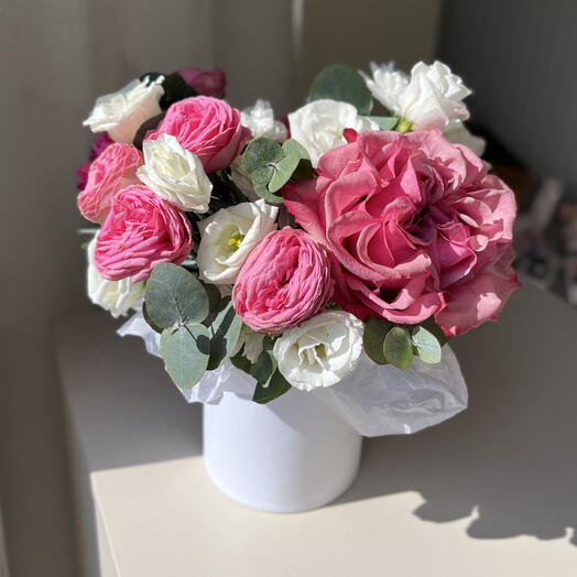 Композиция из пионовидных роз и эустомы 💖