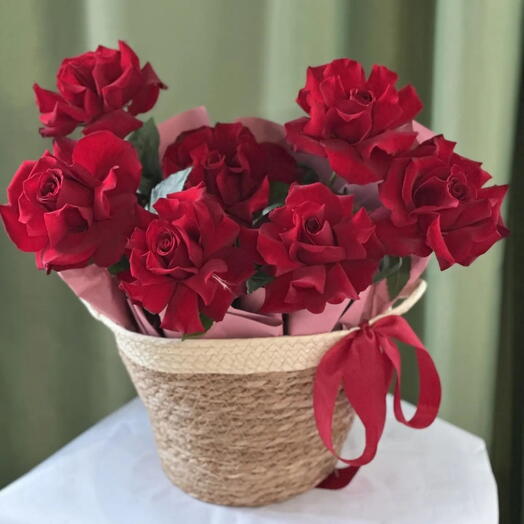 Корзина с ажурными розами