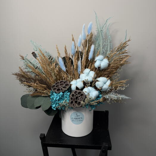 Композиция с лотосом и натуральным хлопком из сухоцветов