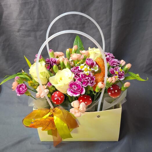 Сумка с розами и диантусом 💐
