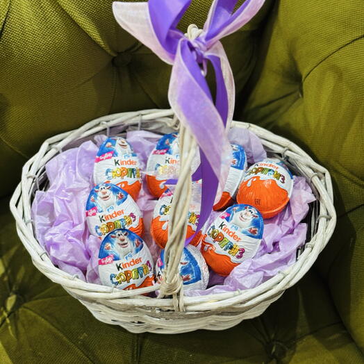 Корзинка из 9 «Kinder сюрприз