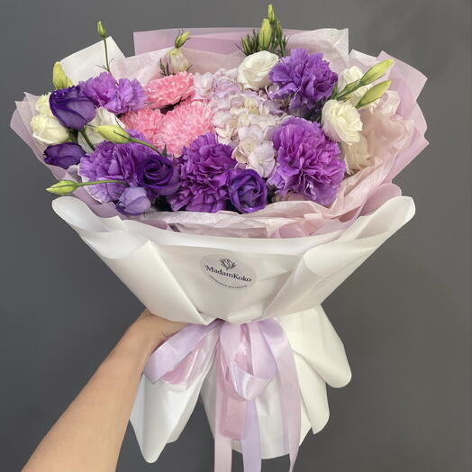 Авторский букет с стойких цветов💜🤍