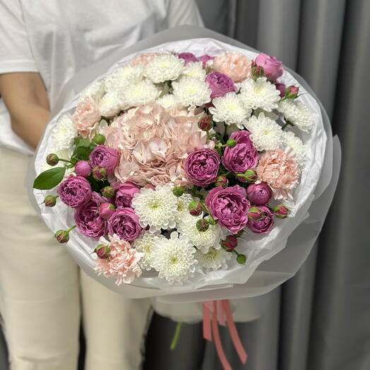 Пышный букет пионовидных роз, хризантемы и гортензии 🌸