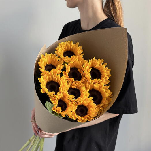 9 подсолнухов в крафтовом кулечке