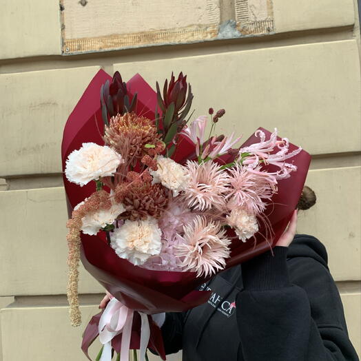 Авторский букет для учителя с гортензией,сортовыми герберами и сафари