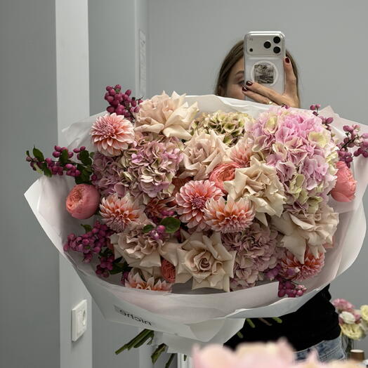 Autumn mix with hydrangeas
